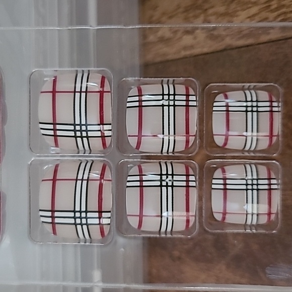 2/$16 Plaid Press On Toenails - Picture 16 of 17